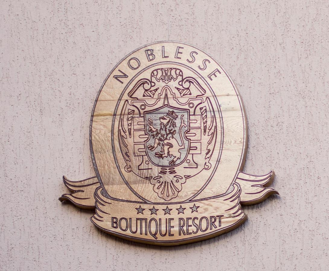 Noblesse Boutique Resort Сібіу Екстер'єр фото Noble rank insignia