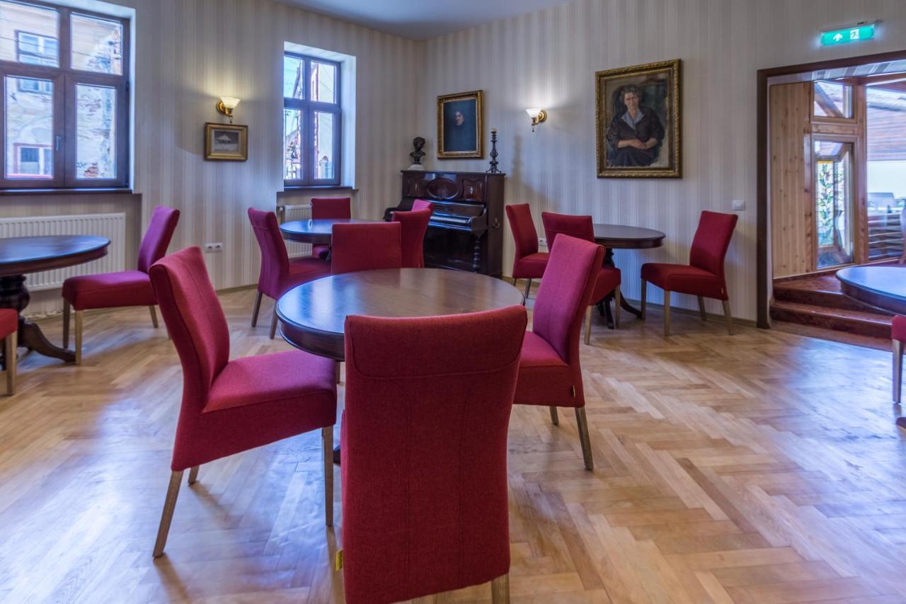 Noblesse Boutique Resort Сібіу Екстер'єр фото The interior of the library