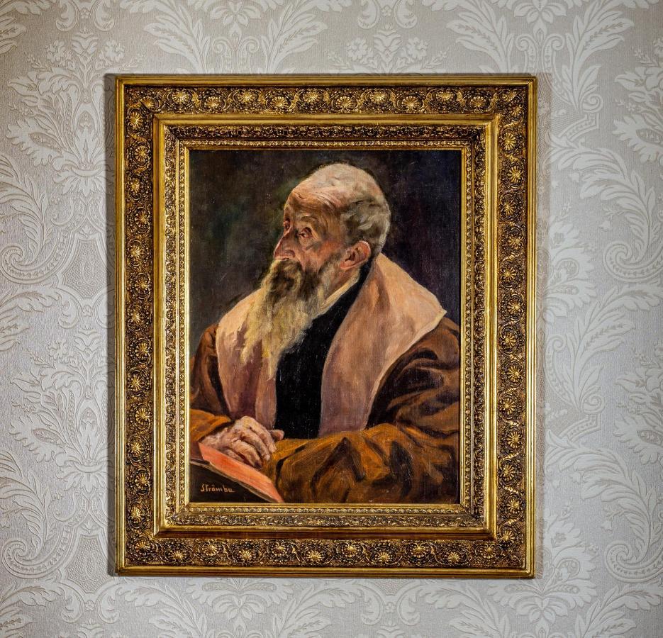 Noblesse Boutique Resort Сібіу Екстер'єр фото Portrait of a Scholar