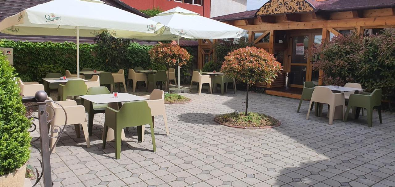 Noblesse Boutique Resort Сібіу Екстер'єр фото The restaurant in the village