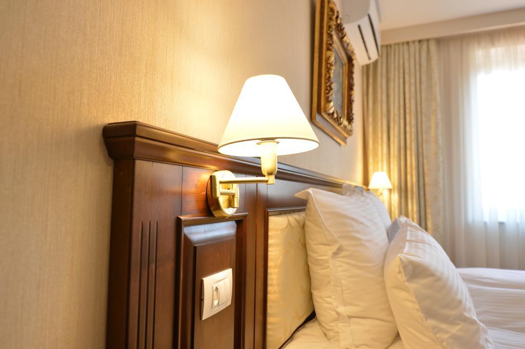 Noblesse Boutique Resort Сібіу Екстер'єр фото Wall-mounted bedside lights