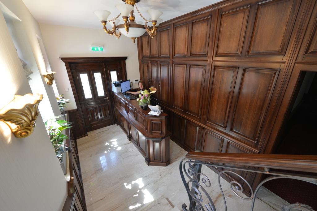 Noblesse Boutique Resort Сібіу Екстер'єр фото Reception