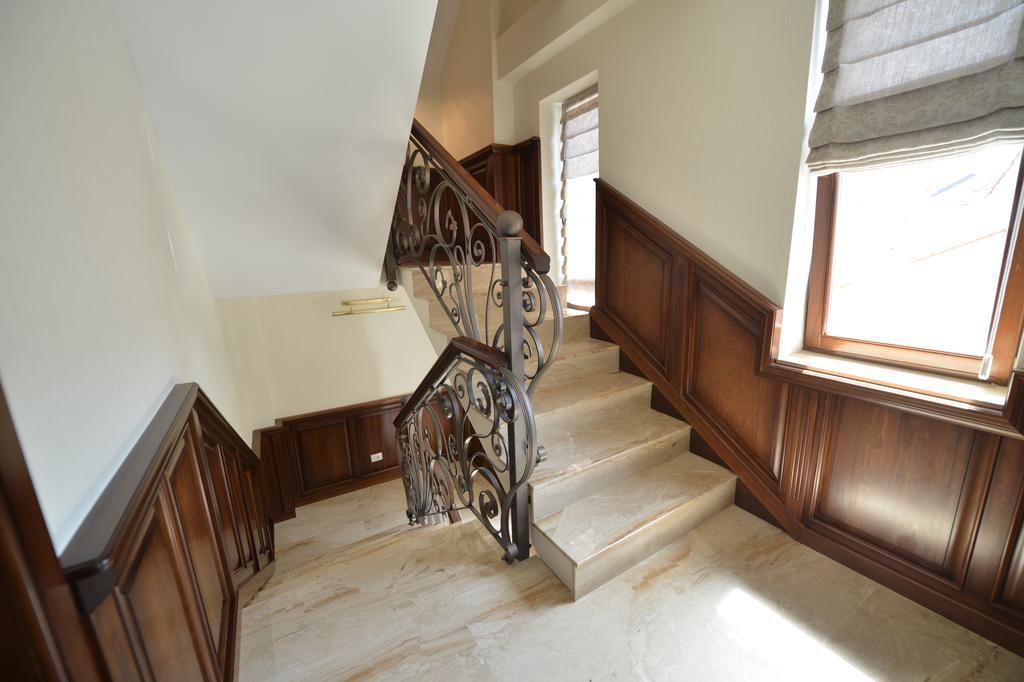 Noblesse Boutique Resort Сібіу Екстер'єр фото Stairway