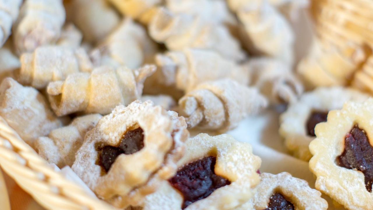 Noblesse Boutique Resort Сібіу Екстер'єр фото A close-up of rugelach