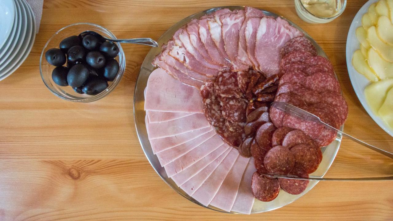 Noblesse Boutique Resort Сібіу Екстер'єр фото A selection of cured meats